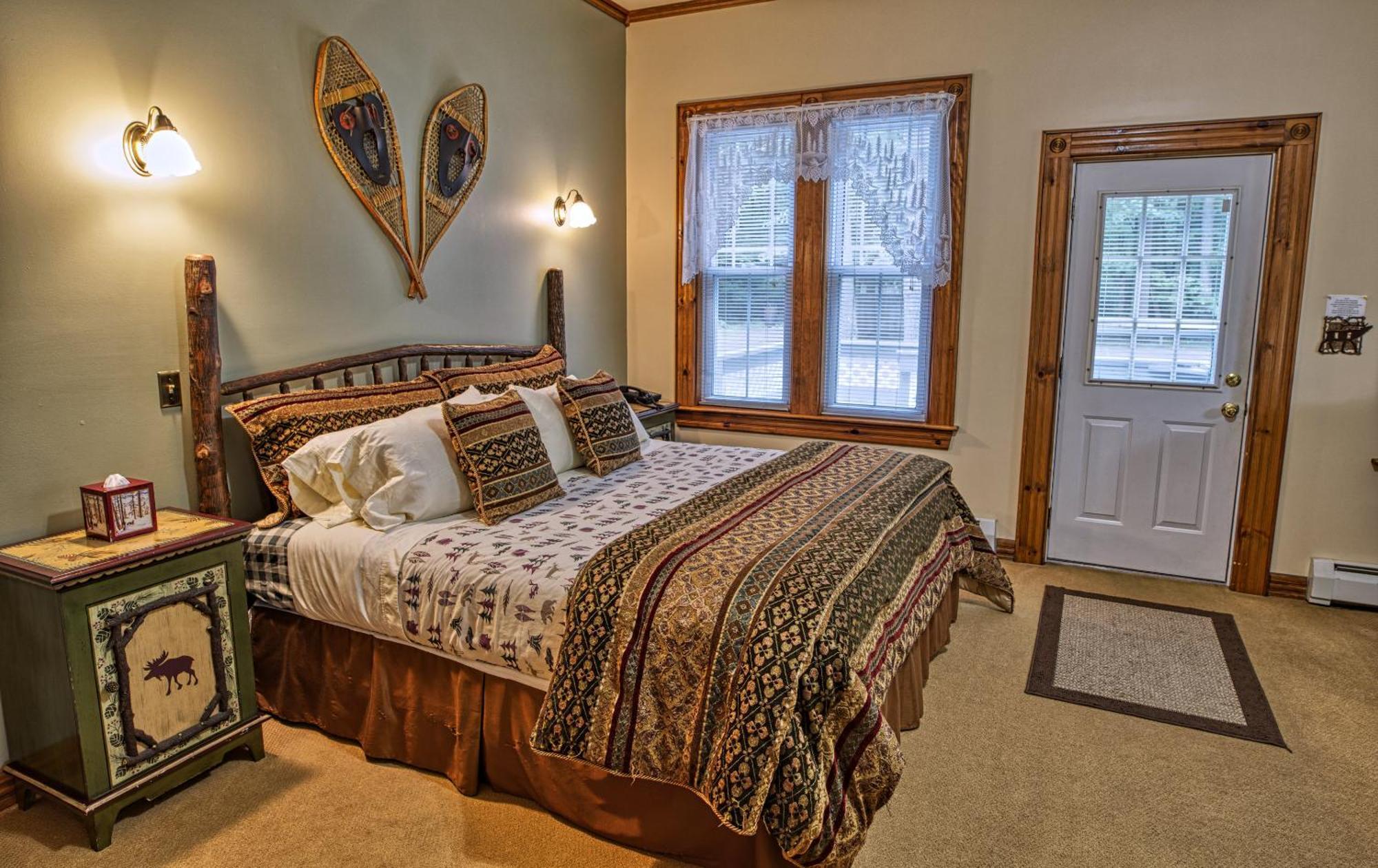Rockwell Falls Inn And Wine Bar Lake Luzerne Room photo