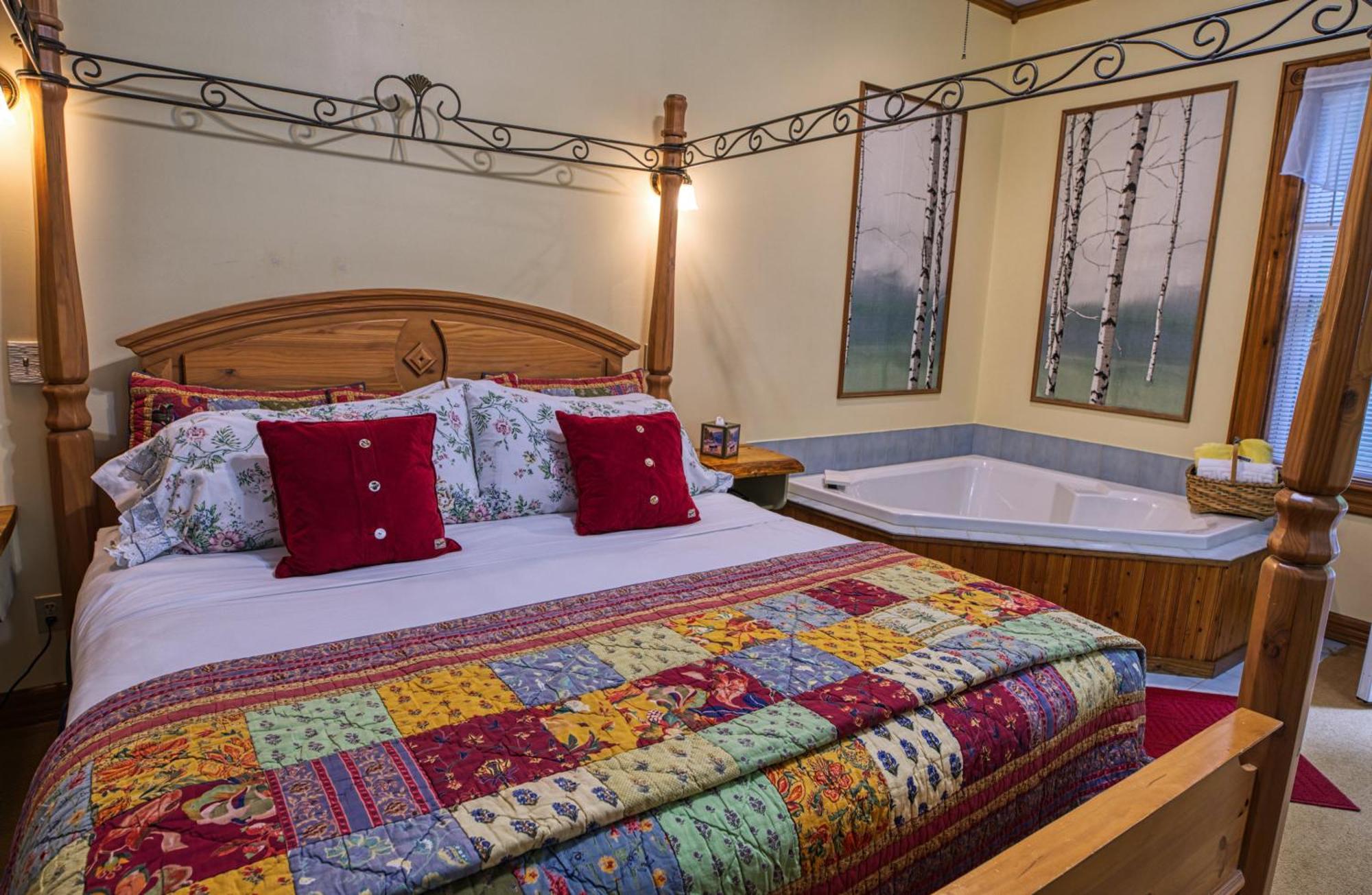 Rockwell Falls Inn And Wine Bar Lake Luzerne Room photo
