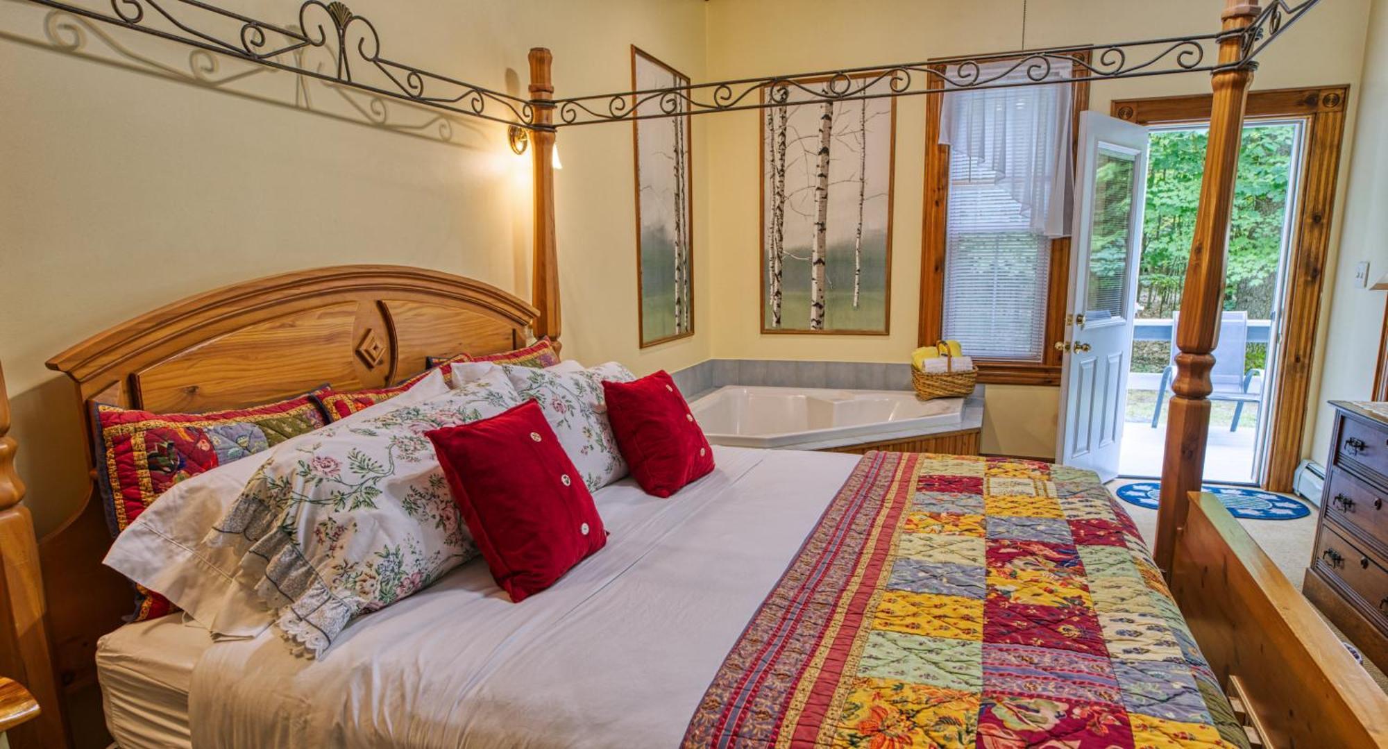 Rockwell Falls Inn And Wine Bar Lake Luzerne Room photo