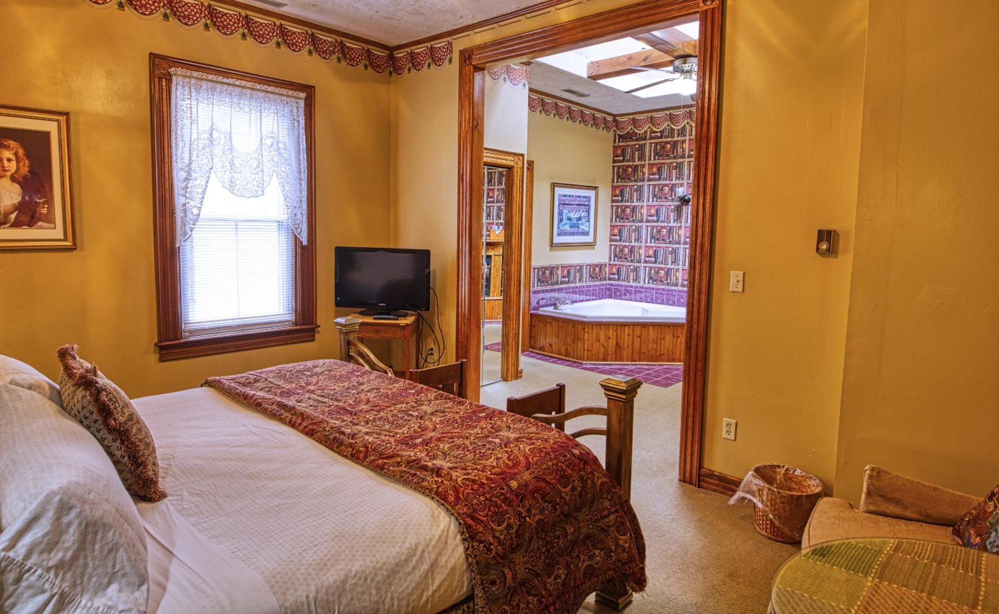Rockwell Falls Inn And Wine Bar Lake Luzerne Room photo