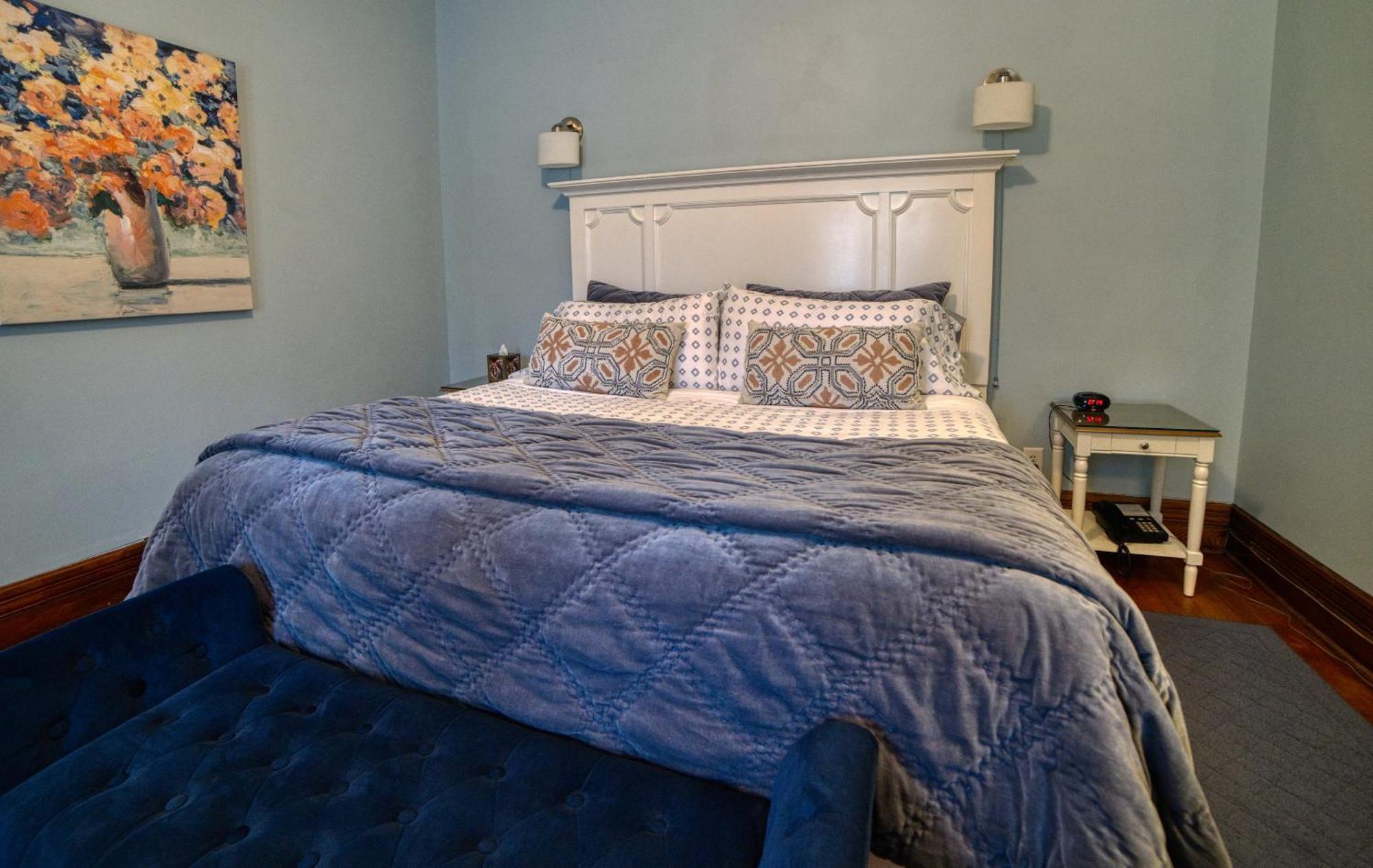 Rockwell Falls Inn And Wine Bar Lake Luzerne Room photo