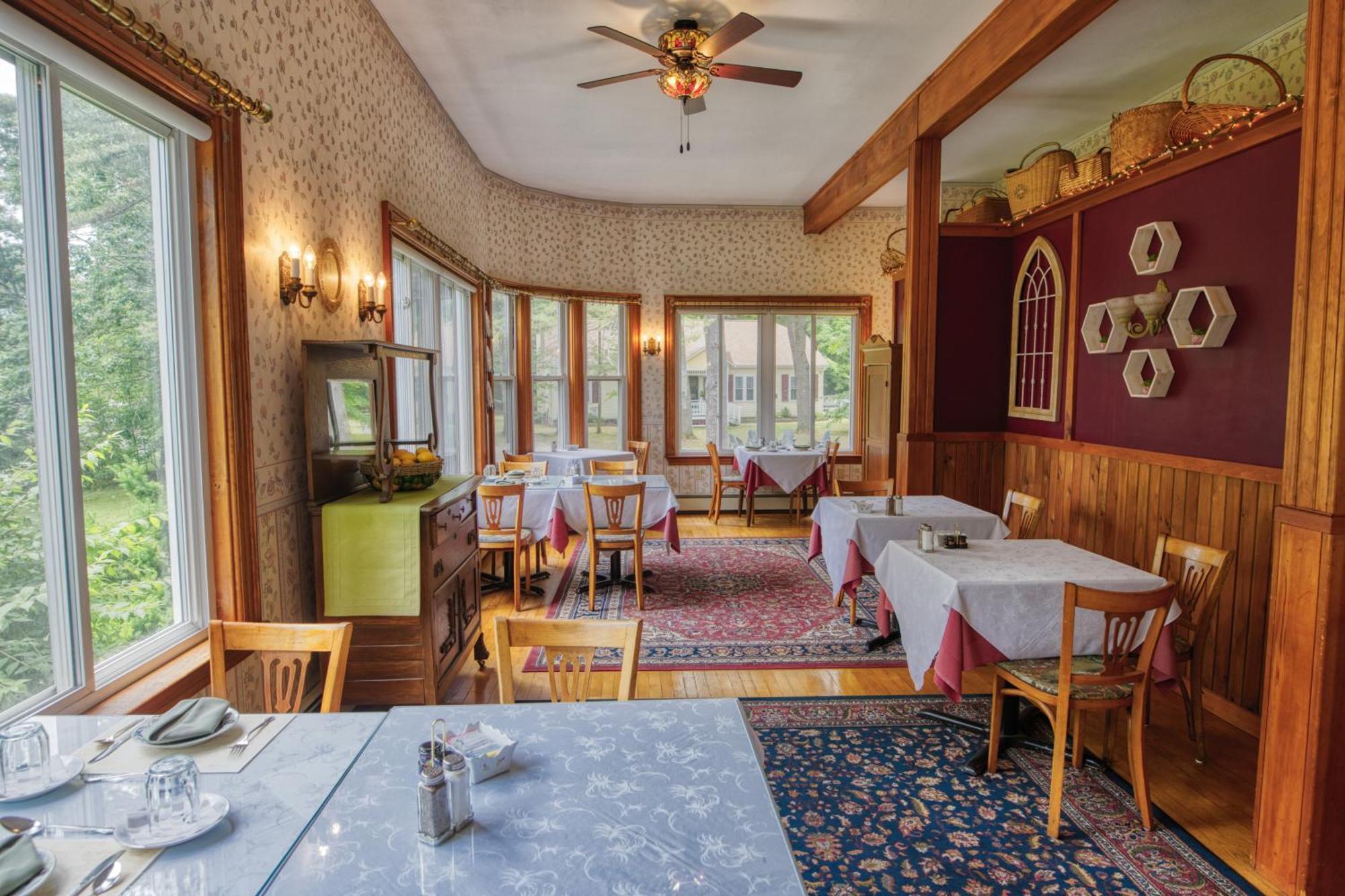 Rockwell Falls Inn And Wine Bar Lake Luzerne Exterior photo