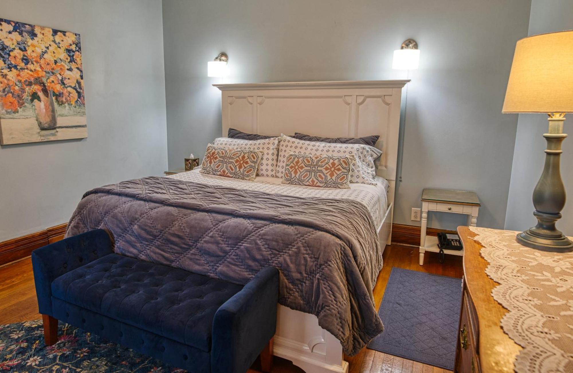 Rockwell Falls Inn And Wine Bar Lake Luzerne Room photo