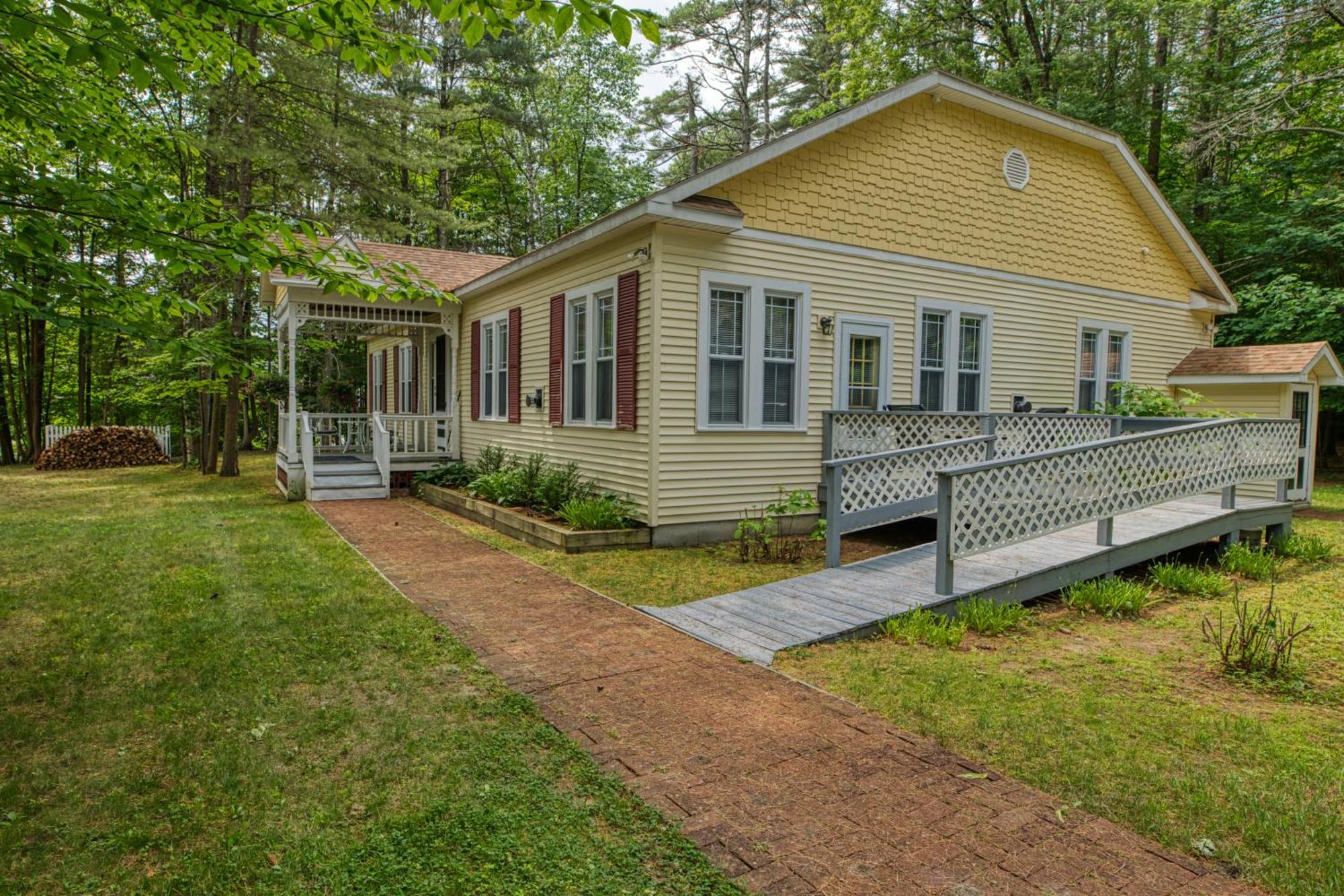 Rockwell Falls Inn And Wine Bar Lake Luzerne Exterior photo
