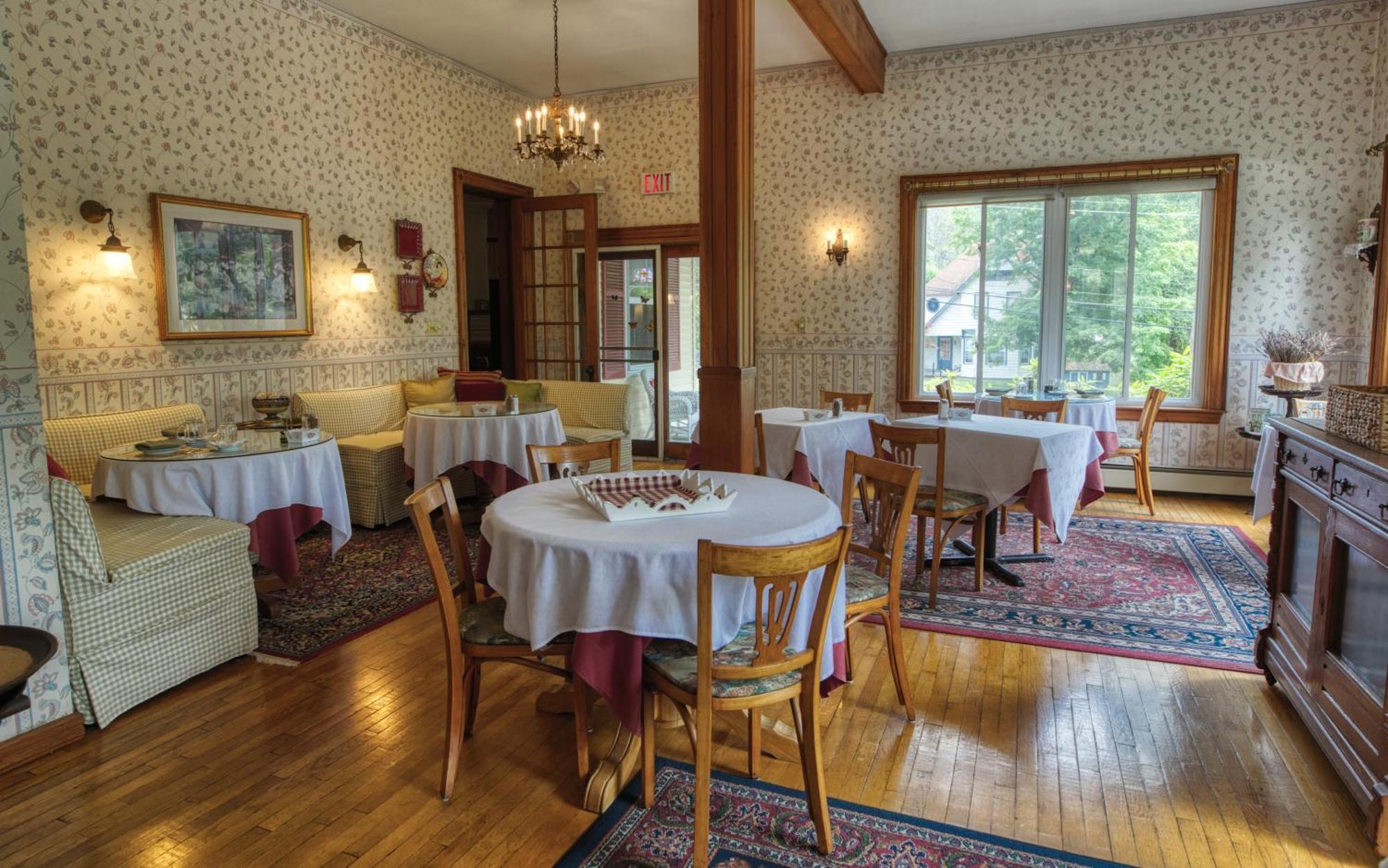 Rockwell Falls Inn And Wine Bar Lake Luzerne Exterior photo