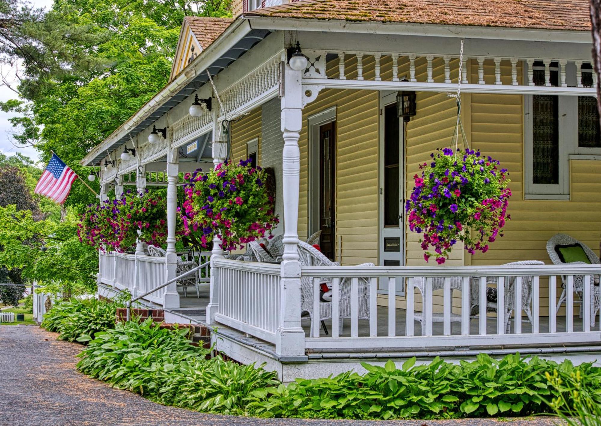 Rockwell Falls Inn And Wine Bar Lake Luzerne Exterior photo